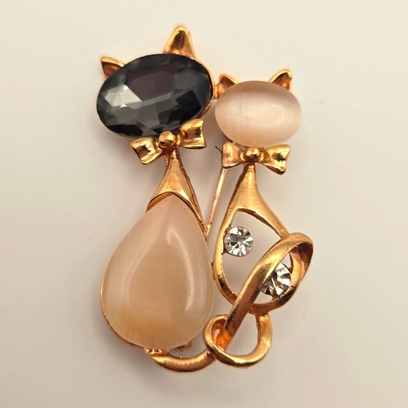 NWOT Two Kitty Cat Sitting Brooch/Pin Rose Gold Tone - Picture 2 of 6